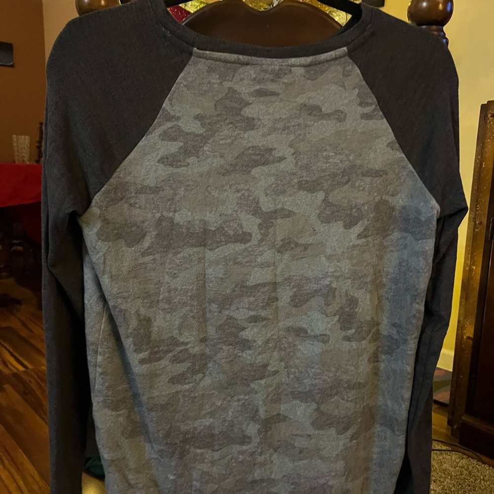SO very soft Long sleeve baseball style shirt